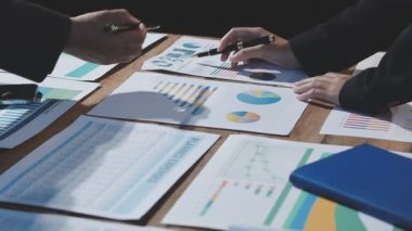 Ofiste iş görüşmesi.