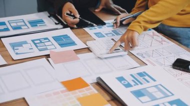 ofiste genç tasarımcısı çalışma.