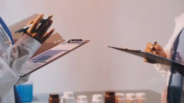 birlikte çalışan iki doktor