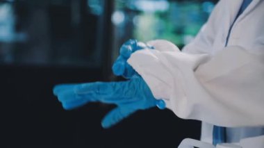 Laboratuvardaki bilim adamı. Fotoğrafı kapat.