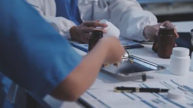 Modern hastanede çalışan tıp doktorunu kapatın.