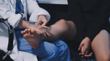 Hastanedeki kadın hastayı kapatın.