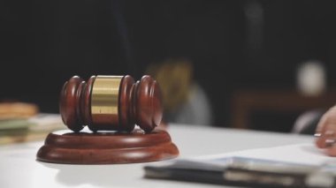 Hukuk ve adalet Tema