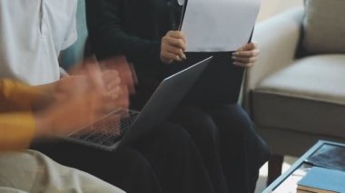 Ofiste çalışanlar.