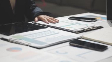 Ofiste çalışan iş adamları