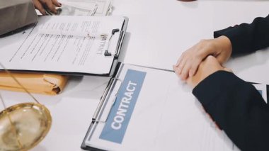 kapanış - kadın eli imzalama sözleşmesi