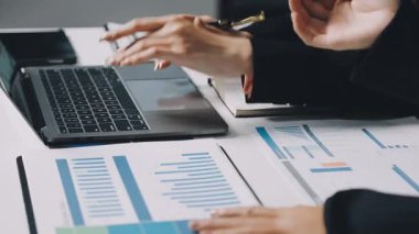 İş ekibiyle iş görüşmesi ofiste yapılacak..