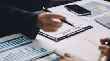 Ofiste çalışan iş adamları. iş adamları