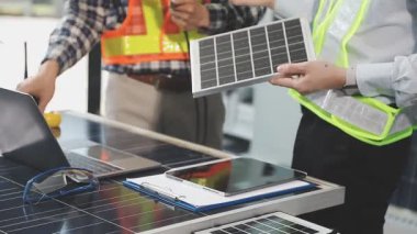 Güneş paneli enerji paneli. Güneş paneli enerji sistemi. Güneş enerjisi için güneş paneli. Güneş panelindeki güneş panelleri ve güneş panelleri.