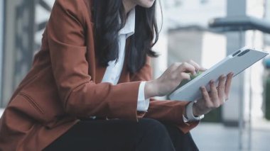 iş kadını onu laptop çalışma