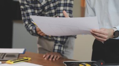 İnşaat alanında mühendis mühendisi.