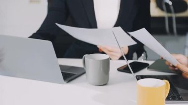 iş insanların birlikte çalışma