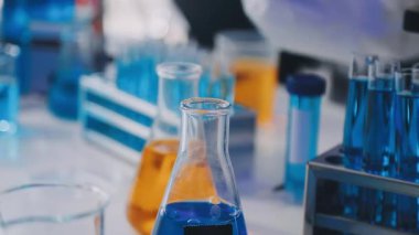 Laboratuarda Laboratuar kapkacakları