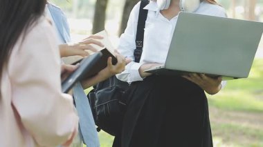 Bilgisayarlı iş kadını