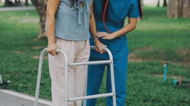 Hemşire ve hasta hastanede..