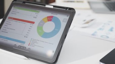 Akıllı telefon ekranında iş konsepti