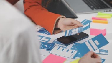 ofiste genç iş kadını
