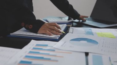 Projede birlikte çalışan iş ekibini kapatın..