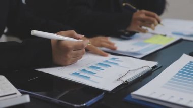 İş ekibi çalışması ve iş planı tartışması