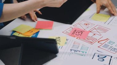 yakın plan - iş adamının kağıda yazma görüntüsü