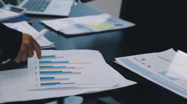 iş takım tartışarak yeni proje