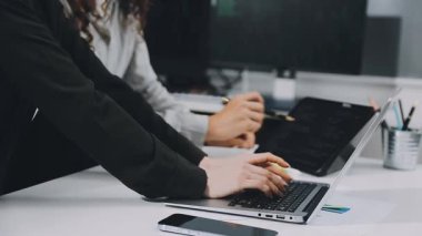 Ofiste çalışan iş ekibi.