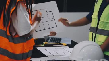 Planda çalışan mühendis kadın mühendis, mimar konsepti