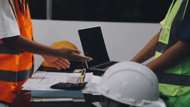 İnşaat projesi, mimar veya inşaat alanında çalışan mühendis veya mimar mühendisi.