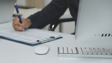 Ofiste çalışan iş adamları