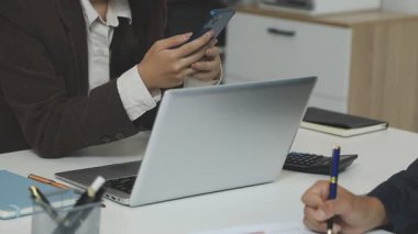 Ofiste çalışan iş ekibi.