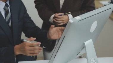 yakın plan - ofiste çalışan iş adamlarının.