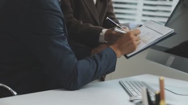 Ofisteki iş kadını.