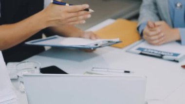 İş takım toplantısı modern ofis.