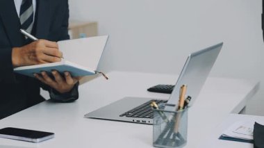 Office belgeleri ile işadamı