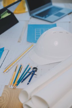 Modellik ve planlama alanında ortaklık ve mühendislik araçlarıyla çalışmak üzere proje için mühendis veya mimar toplantısının inşaat ve yapı konsepti, her iki şirket için de sözleşme.