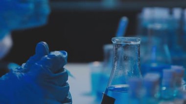 Laboratuvarla kimyasal deney