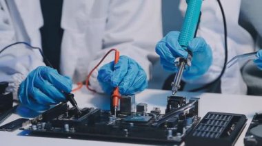 Elektronik devre kartını kapat