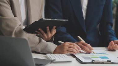 İş Takımı Proje Üzerinde Çalışıyor