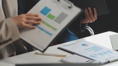 İş yerindeki iş adamları