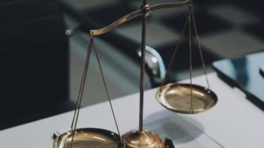 Hukuk kavramı. Tokmak ve ölçek