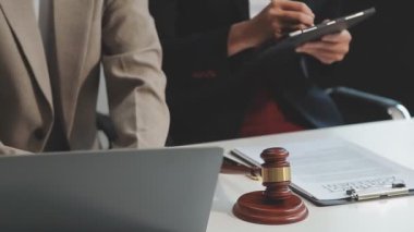 İşadamı ya da avukat