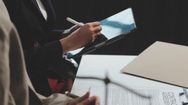 Ofiste çalışan iş ekibi.