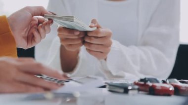Modern ofiste iş ekibi toplantısı. takım çalışması ve ortaklık.