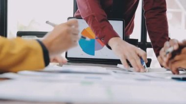 İş ekibi toplantısı, beyin fırtınası ve beyin fırtınası.