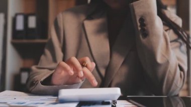 Ofiste çalışan kadın.