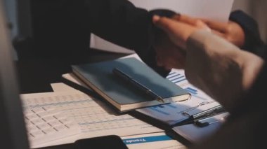 Panoya not yazan adamı kapat