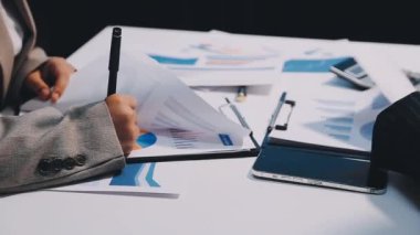 Ofiste çalışan iş kadını