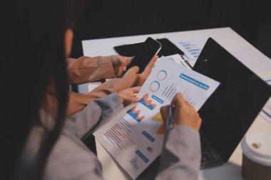 İş konferansı, pazarlama araştırması, iş büyümesi için satış stratejisi analizi. Yatırım planlama danışmanlığı. Muhasebe finans kavramı.