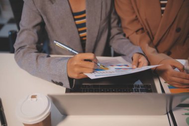 İş konferansı, pazarlama araştırması, iş büyümesi için satış stratejisi analizi. Yatırım planlama danışmanlığı. Muhasebe finans kavramı.