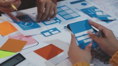 iş takım toplantıda beyin fırtınası.